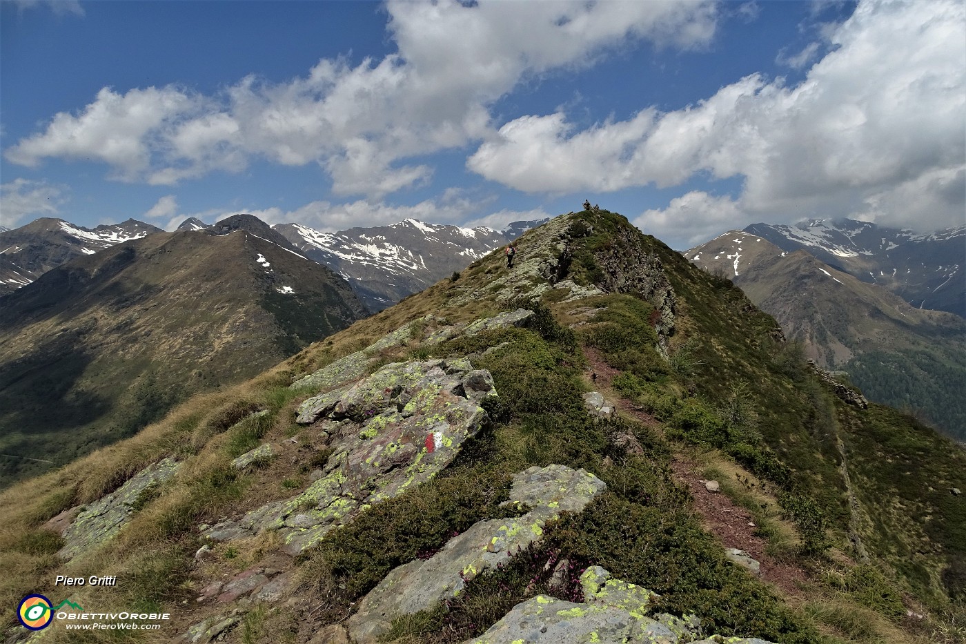 41 Dall'anticima (2077 m)  passiamo alla cima del Gardena (2117 m).JPG